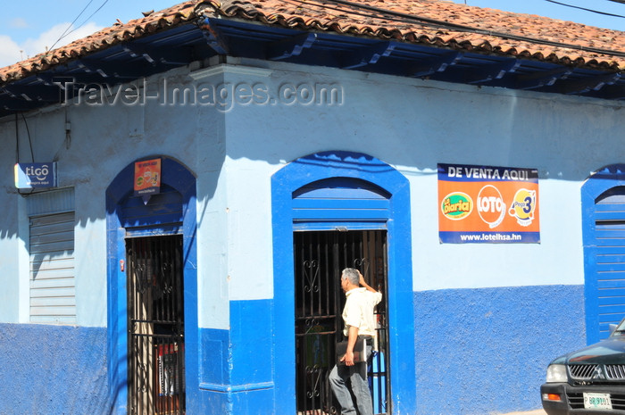 honduras73: Tegucigalpa, Honduras: grocery shop at Calle Morelos - pulpería - photo by M.Torres - (c) Travel-Images.com - Stock Photography agency - Image Bank