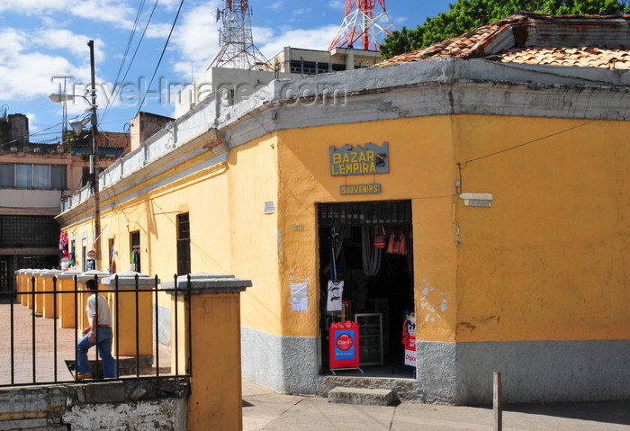 honduras76: Tegucigalpa, Honduras: shotp at Av Máximo Jerez, Plaza de Los Dolores - Bazar Lempira - photo by M.Torres - (c) Travel-Images.com - Stock Photography agency - Image Bank