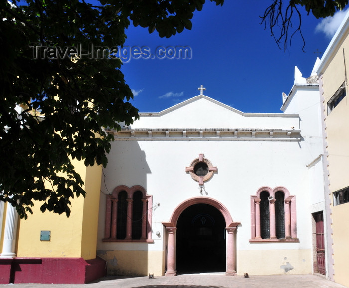 honduras79: Tegucigalpa, Honduras: Chapel of the Holy Burial, guarded by the Knights of the Holy Sepulchre - Iglesia el Calvario - Parque Herrera - photo by M.Torres - (c) Travel-Images.com - Stock Photography agency - Image Bank