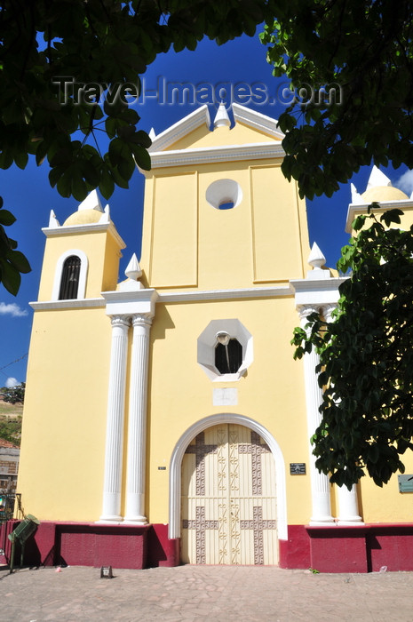 honduras80: Tegucigalpa, Honduras: Calvary Church - Iglesia el Calvario - Parque Herrera - casco histórico - photo by M.Torres - (c) Travel-Images.com - Stock Photography agency - Image Bank