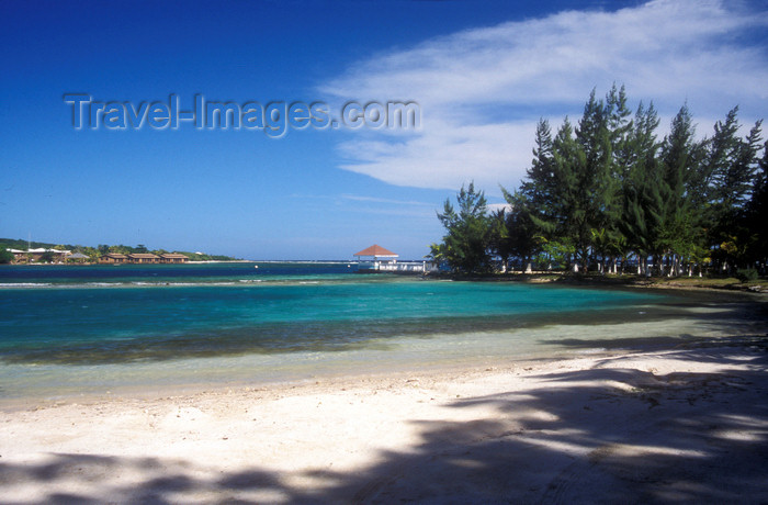 honduras9: Honduras - Roatán island: beach in the south coast - photo by D.Forman - (c) Travel-Images.com - Stock Photography agency - Image Bank