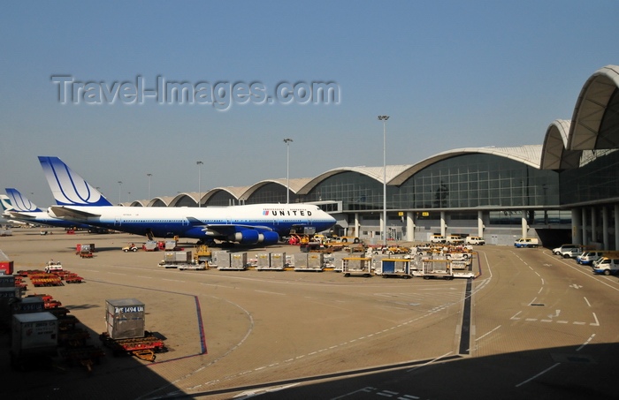 hong-kong1: Hong Kong: Chek Lap Kok International Airport - photo by M.Torres - (c) Travel-Images.com - Stock Photography agency - Image Bank