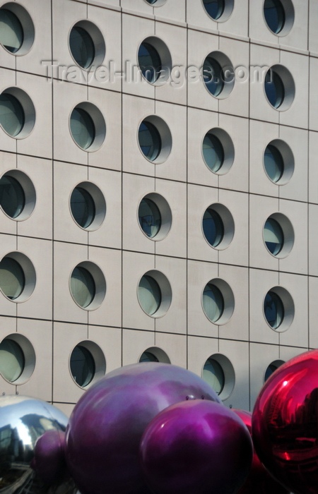 hong-kong25: Hong Kong: spheres and circles - Jardine House, formerly known as Connaught Centre, designed by Palmer and Turner - photo by M.Torres - (c) Travel-Images.com - Stock Photography agency - Image Bank