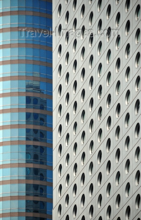 hong-kong41: Hong Kong: Jardine House, formerly known as Connaught Centre, designed by Palmer and Turner - Exchange Square on the left - photo by M.Torres - (c) Travel-Images.com - Stock Photography agency - Image Bank