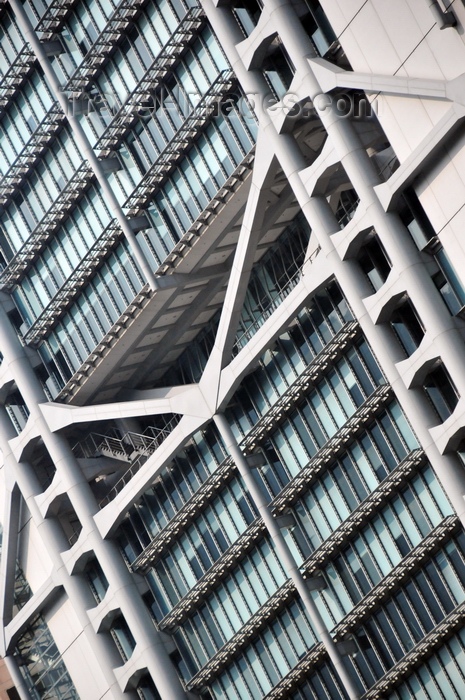 hong-kong49: Hong Kong: The Hongkong and Shanghai Banking Corporation, HSBC Main Building - 180-metres high - architect Norman Foster - façade detail - photo by M.Torres - (c) Travel-Images.com - Stock Photography agency - Image Bank
