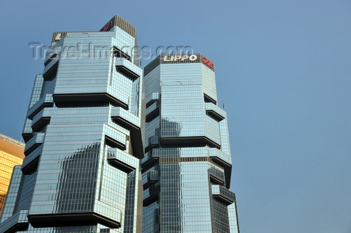 hong-kong54: Hong Kong: Lippo Center - aka "The Koala Tree" - twin office towers, previously known as the Bond Center, architect Paul Rudolph - seen from below, Admiralty - photo by M.Torres - (c) Travel-Images.com - Stock Photography agency - Image Bank