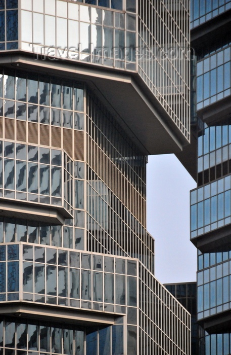 hong-kong55: Hong Kong: Lippo Center - aka "The Koala Tree" - twin office towers, previously known as the Bond Center, architect Paul Rudolph, façade detail, Admiralty - photo by M.Torres - (c) Travel-Images.com - Stock Photography agency - Image Bank