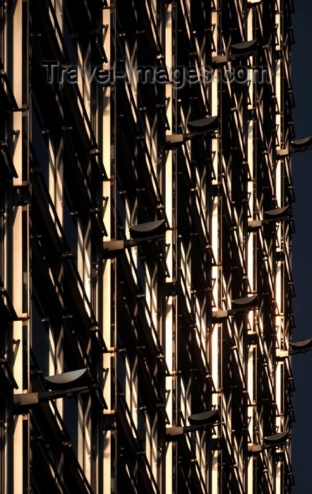 hong-kong58: Hong Kong: Cheung Kong Centre façade detail - skyscraper by Cesar Pelli, Central - photo by M.Torres - (c) Travel-Images.com - Stock Photography agency - Image Bank