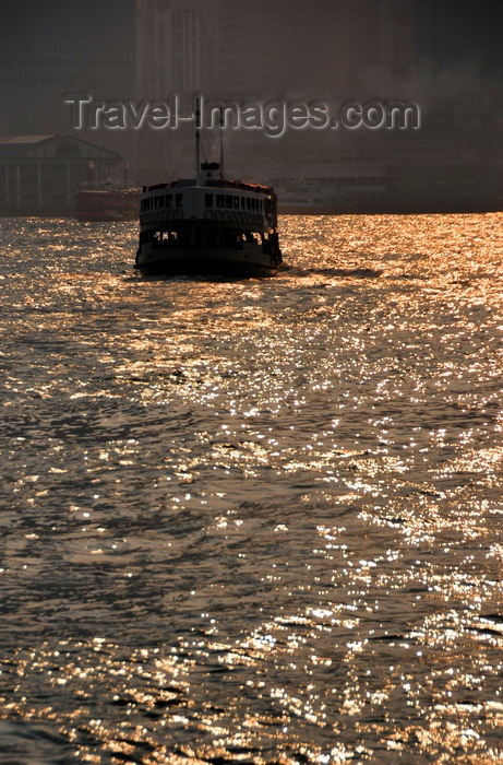 hong-kong77: Hong Kong: Kowloon ferry - water with sun reflections - photo by M.Torres - (c) Travel-Images.com - Stock Photography agency - Image Bank