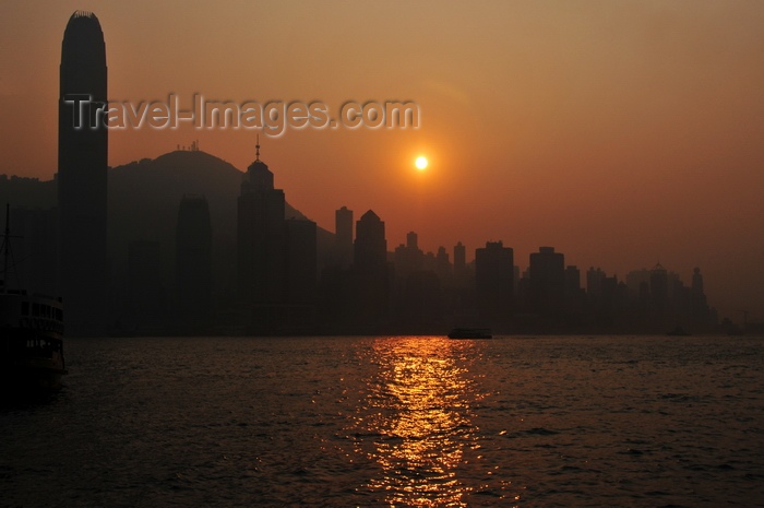 hong-kong83: Hong Kong: Hong Kong island skyline at sunset, over the water - photo by M.Torres - (c) Travel-Images.com - Stock Photography agency - Image Bank