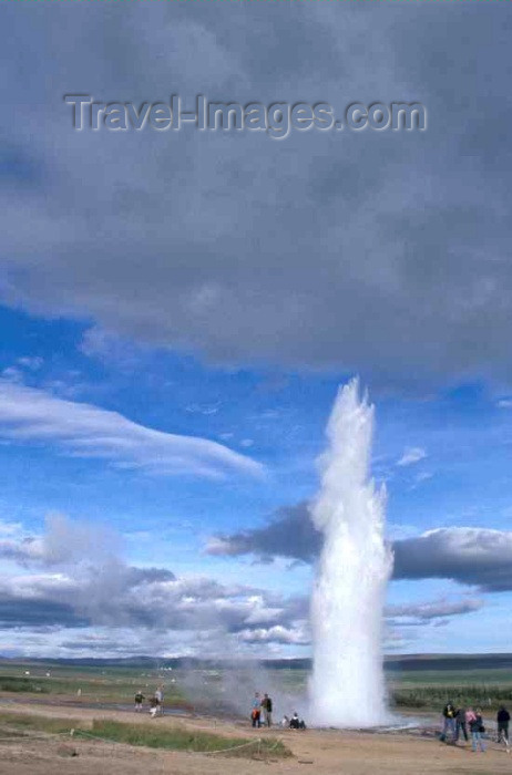 iceland22: Iceland - Strokkur: geyser eruption - Hvítá River geothermic region - photo by W.Schipper - (c) Travel-Images.com - Stock Photography agency - Image Bank