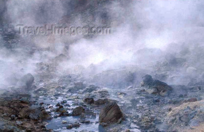 iceland47: Iceland - Geysir: fumaroles / Stoombronnen: - photo by W.Schipper - (c) Travel-Images.com - Stock Photography agency - Image Bank