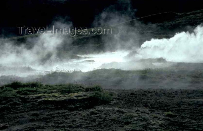 iceland48: Iceland - Geysir: fumaroles - Haukadalur valley / Stoombronnen / fumarolas - photo by W.Schipper - (c) Travel-Images.com - Stock Photography agency - Image Bank