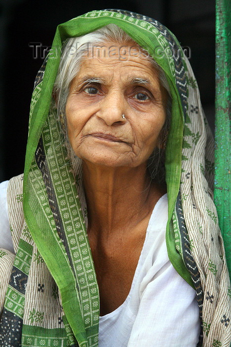 india113: Bundi, Rajasthan, India: elderly woman - photo by M.Wright - (c) Travel-Images.com - Stock Photography agency - Image Bank