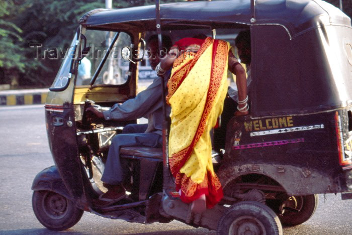 india164: India - Agra (Uttar Pradesh) / AGR: boarding an auto-rickshaw / tuk-tuk (photo by Francisca Rigaud) - (c) Travel-Images.com - Stock Photography agency - Image Bank