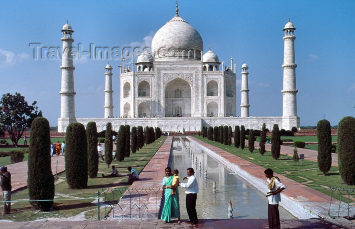 india166: India - Agra (Uttar Pradesh) / AGR: Taj Mahal - classical view (photo by Francisca Rigaud) - (c) Travel-Images.com - Stock Photography agency - Image Bank