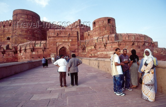 india168: India - Agra (Uttar Pradesh) / AGR: entering the red fort - Unesco world heritage site - photo by Francisca Rigaud - (c) Travel-Images.com - Stock Photography agency - Image Bank