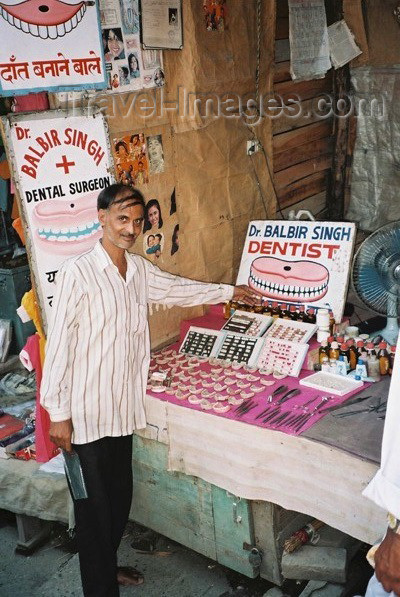 india179: India - Jammu (Jammu and Kashmir): outdoors dental practice - dentist (photo by J.Kaman) - (c) Travel-Images.com - Stock Photography agency - Image Bank