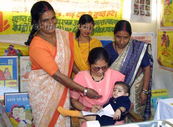 india232: India - Uttaranchal state: women giving family planning information during a village festival (photo by Rod Eime) - (c) Travel-Images.com - Stock Photography agency - Image Bank