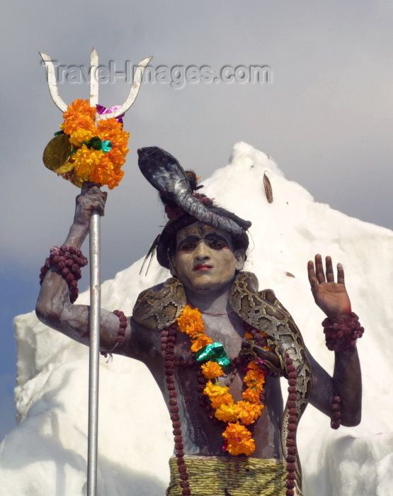 india237: India - Narendranager (Uttaranchal): young man with snake dresses as Lord Shiva - parade marking the beginning of the traditional Hindu October festival of Navaratri (photo by Rod Eime) - (c) Travel-Images.com - Stock Photography agency - Image Bank