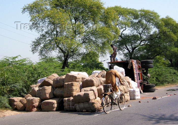 india245: India - Uttar Pradesh: a cyclist passes the scene of a truck accident (photo by J.Kaman) - (c) Travel-Images.com - Stock Photography agency - Image Bank