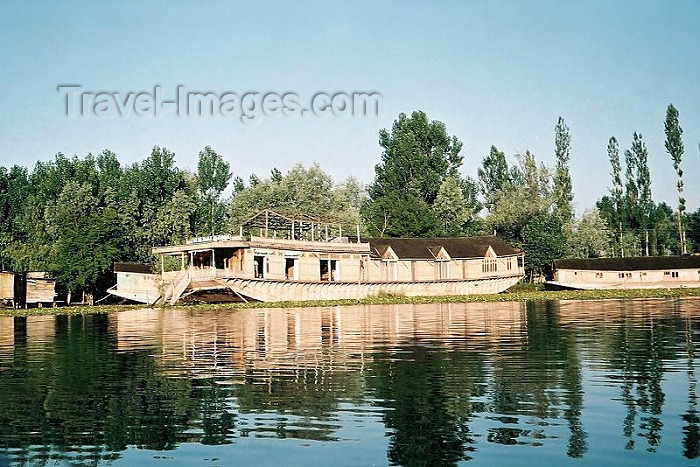 india258: India - Shrinagar/ Srinagar (Jammu and Kashmir): houseboats on lake Dal (photo by J.Kaman) - (c) Travel-Images.com - Stock Photography agency - Image Bank