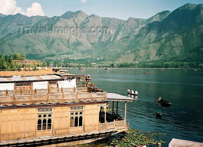 india259: India - Shrinagar/ Srinagar - valley of Kashmir (Jammu and Kashmir): lake Dal and the mountains (photo by J.Kaman) - (c) Travel-Images.com - Stock Photography agency - Image Bank