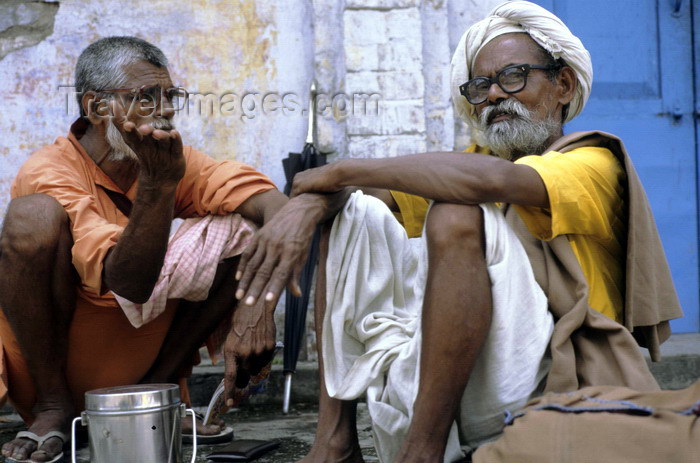 india281: India - Uttaranchal - Rishikesh: Brahmin / Vipra / Dvija / Dvijottama / Bhusura - members of the upper caste within Hindu society - photo by W.Allgöwer  Brahmanen (Sanskrit) sind im indischen Kastensystem die oberste Kaste (Varna). Die Brahmanen sind vor - (c) Travel-Images.com - Stock Photography agency - Image Bank