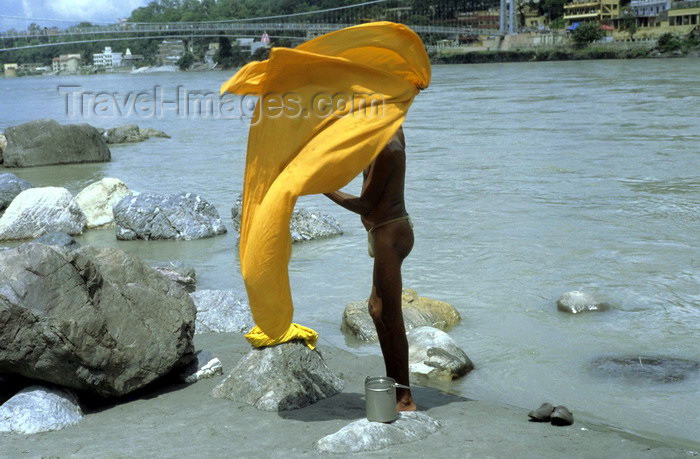 india287: India - Uttaranchal - Rishikesh: Hindu pilgrim after a ritual bath in the Ganges river - photo by W.Allgöwer - (c) Travel-Images.com - Stock Photography agency - Image Bank