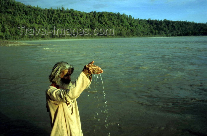 india288: India - Uttaranchal - Rishikesh: pilgrim praying at the Ganges - photo by W.Allgöwer - (c) Travel-Images.com - Stock Photography agency - Image Bank