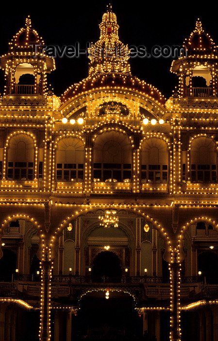 india30: India - Mysore (Karnataka state) / MYQ:  Amba Vilas - Mysore Palace - former residence of the Wodeyar kings - architect Henry Irwin - Indo-Saracenic style - at night - photo by W.Allgöwer - (c) Travel-Images.com - Stock Photography agency - Image Bank