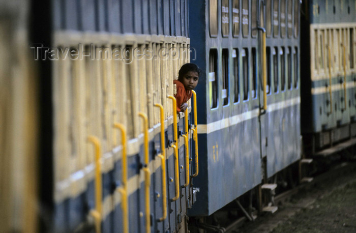 india302: India - Tamil Nadu: train of the Nilgiri Mountain Railway, connecting the town of Mettupalayam with the hill station of Udagamandalam, in the Nilgiri Hills - the only rack railway in India - photo by W.Allgöwer - (c) Travel-Images.com - Stock Photography agency - Image Bank