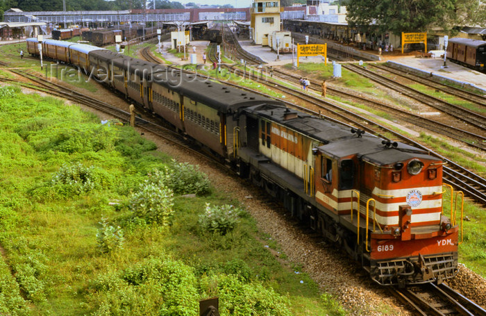 india307: India - Tamil Nadu - Madurai: train leaving the station - photo by W.Allgöwer - (c) Travel-Images.com - Stock Photography agency - Image Bank