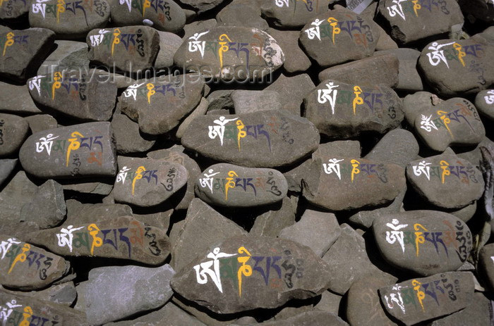 india313: India - Ladakh - Jammu and Kashmir: Mani stones - stones inscribed, with mantra, as a form of prayer in Tibetan Buddhism - religion - Buddhism - photo by W.Allgöwer - (c) Travel-Images.com - Stock Photography agency - Image Bank