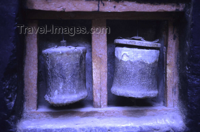 india319: India - Ladakh - Jammu and Kashmir - Leder, Alchi: old prayer wheels - religion - Buddhism - photo by W.Allgöwer - (c) Travel-Images.com - Stock Photography agency - Image Bank