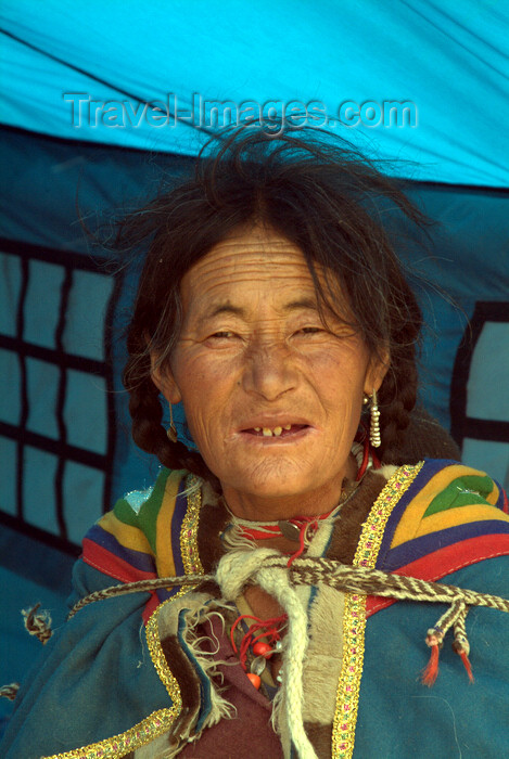 india347: India - Ladakh - Jammu and Kashmir: Ladakhi woman in her tent - photos of Asia by Ade Summers - (c) Travel-Images.com - Stock Photography agency - Image Bank