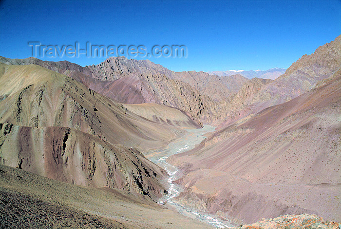 india350: India - Ladakh - Jammu and Kashmir: narrow valley - photos of Asia by Ade Summers - (c) Travel-Images.com - Stock Photography agency - Image Bank