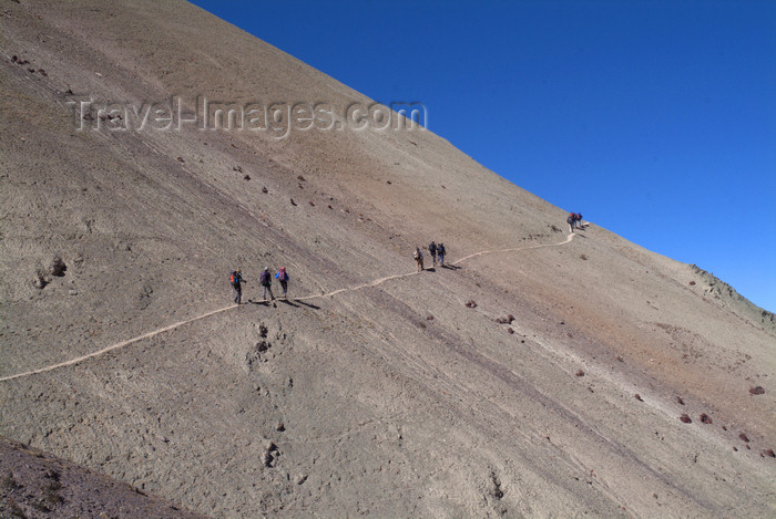 india356: India - Ladakh - Jammu and Kashmir: trekkers along a mountain path - photos of Asia by Ade Summers - (c) Travel-Images.com - Stock Photography agency - Image Bank