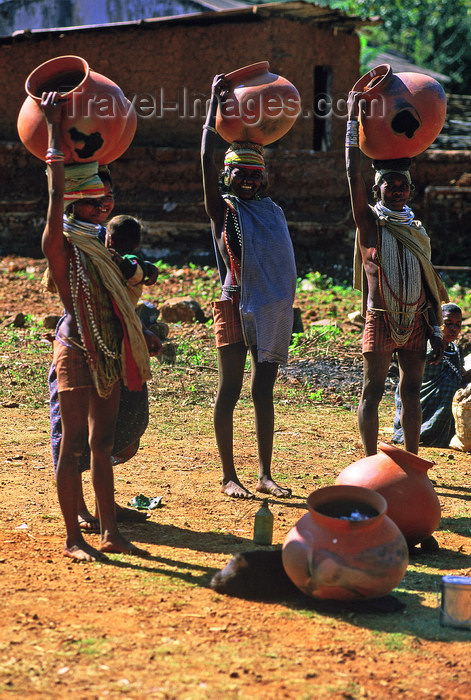 india363: Orissa: Kondh women of bring pottery to the market - photo by E.Petitalot - (c) Travel-Images.com - Stock Photography agency - Image Bank