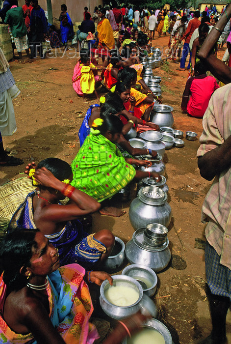 india365: Orissa: women of the Bonda tribe sell alcohol at the market - photo by E.Petitalot - (c) Travel-Images.com - Stock Photography agency - Image Bank