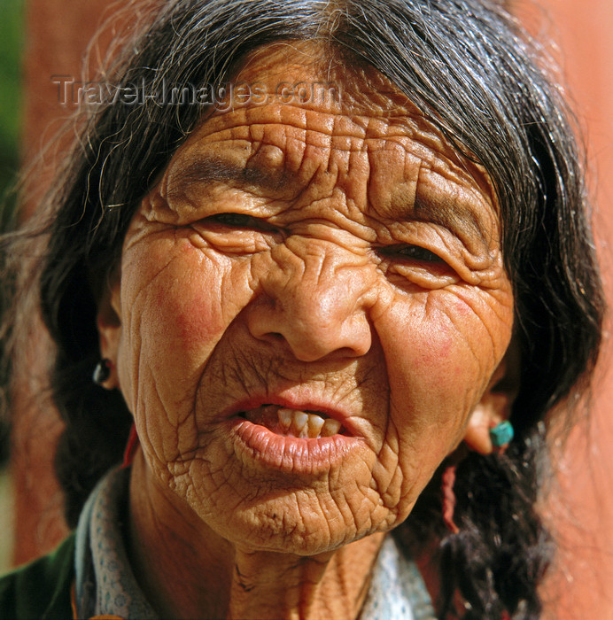 india387: India - Dharamsala (Himachal Pradesh): old Tibetan woman living in exile - photo by W.Allgöwer - (c) Travel-Images.com - Stock Photography agency - Image Bank