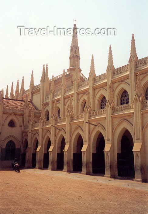 india40: India - Madras / Chennai: São Tomé Church - San Thome (photo by Miguel Torres) - (c) Travel-Images.com - Stock Photography agency - Image Bank