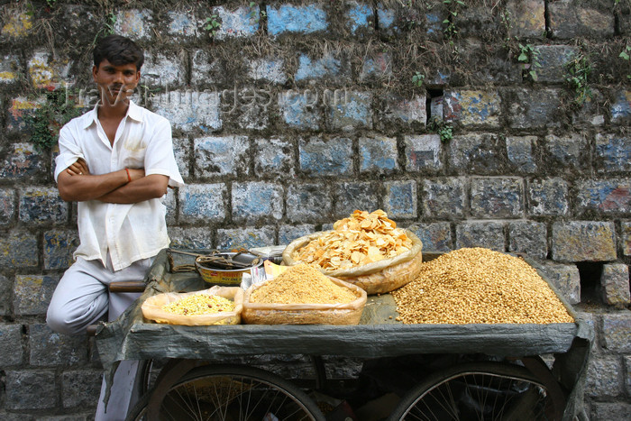 india404: IIndia - Manali (Himachal Pradesh, Himalayas): Mcloud Gang - street food - photo by M.Wright - (c) Travel-Images.com - Stock Photography agency - Image Bank