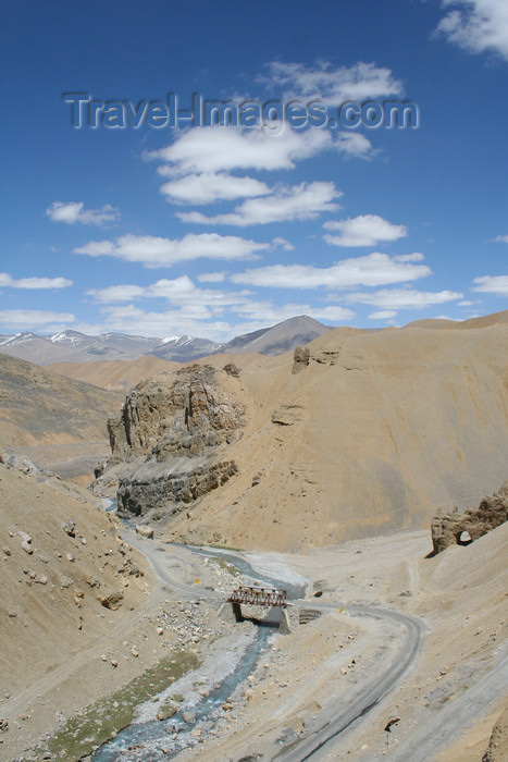 india410: India - Manali to Leh highway: river canyon - photo by M.Wright - (c) Travel-Images.com - Stock Photography agency - Image Bank