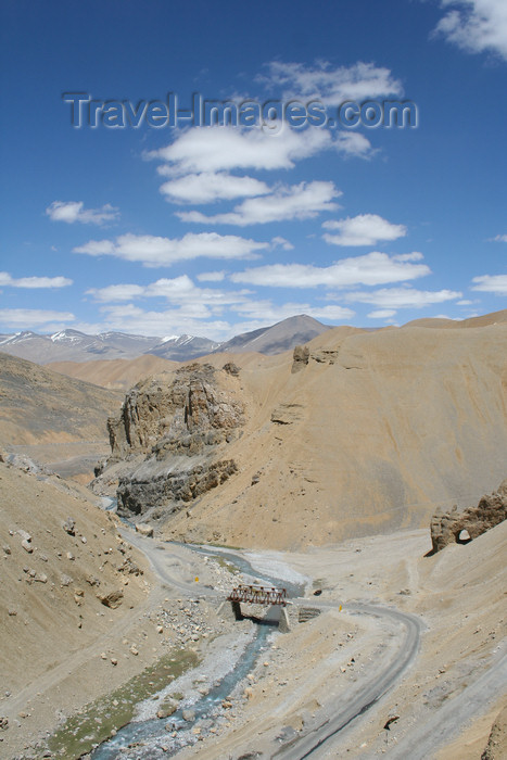 india410: India - Manali to Leh highway: river canyon - photo by M.Wright - (c) Travel-Images.com - Stock Photography agency - Image Bank