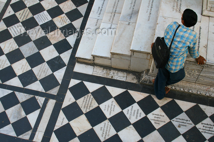 india449: Pushkar, Rajasthan, India: black and white floor - photo by M.Wright - (c) Travel-Images.com - Stock Photography agency - Image Bank