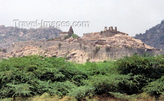 india45: India - Gingee (Sengi): ruined fortress (photo by Miguel Torres) - (c) Travel-Images.com - Stock Photography agency - Image Bank