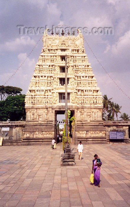 india49: India - Belur: Hindu temple entrance - Gopuram (photo by Miguel Torres) - (c) Travel-Images.com - Stock Photography agency - Image Bank