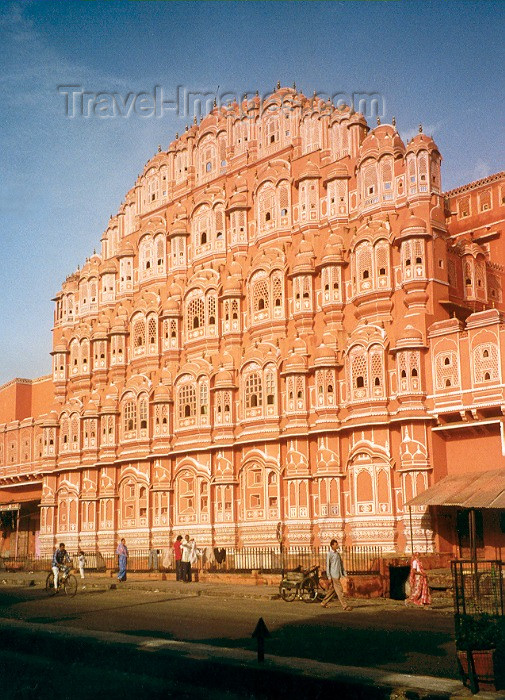 india5: India - Jaipur (Rajasthan / Rajastão): Hava Mahal / Hawa Mahal - Palace of the winds - built by poet king Sawai Pratap Singh as a house of worship for Radha-Krishna - palácio dos ventos - photo by M.Torres - (c) Travel-Images.com - Stock Photography agency - Image Bank