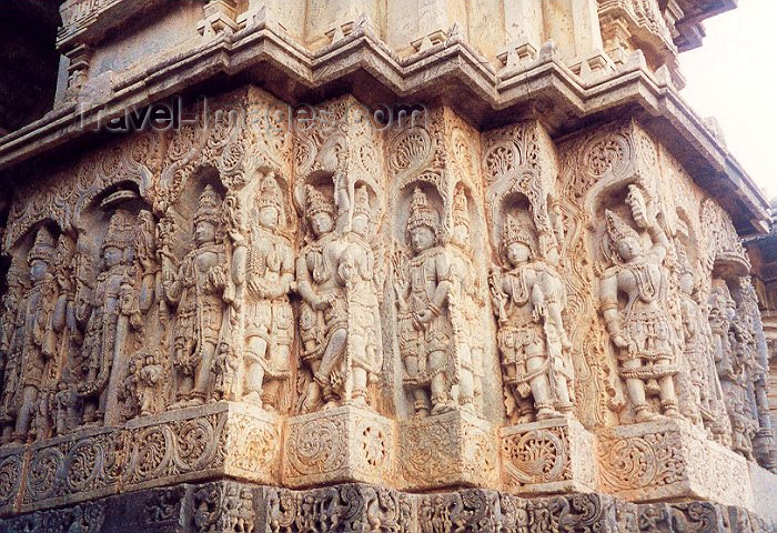 india53: India - Halebeed: fine carving - temple detail - religion - Hinduism (photo by Miguel Torres) - (c) Travel-Images.com - Stock Photography agency - Image Bank